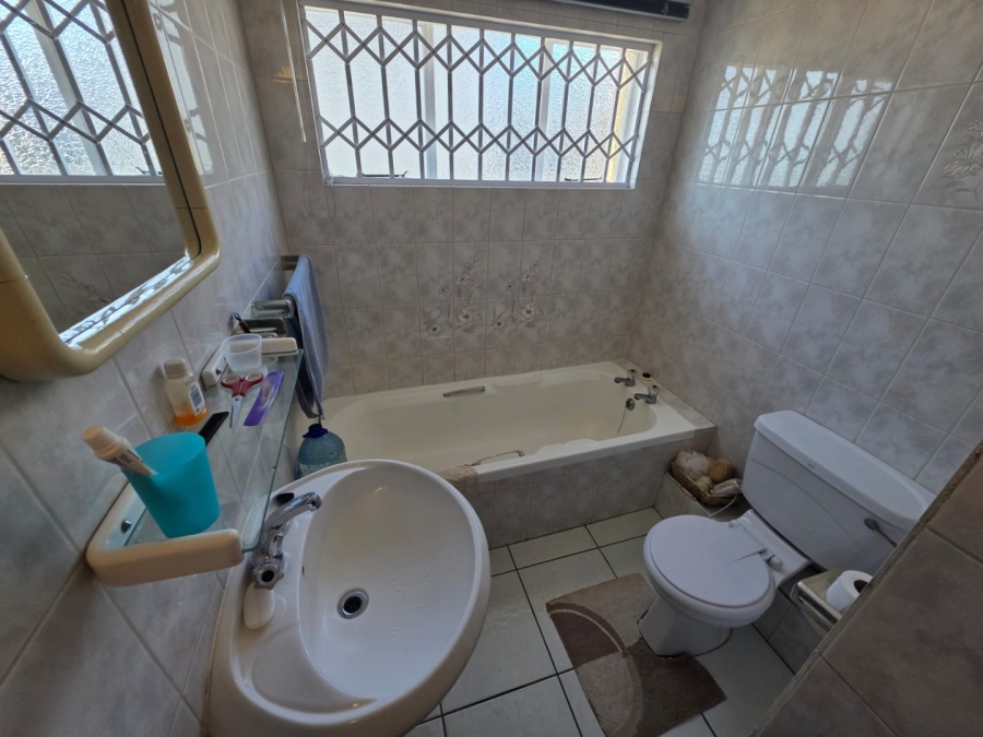 4 Bedroom Property for Sale in Wavecrest Eastern Cape